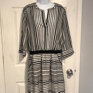 Daisy Fuentes Black and white 3/4th Sleeve Dress w/ Pockets